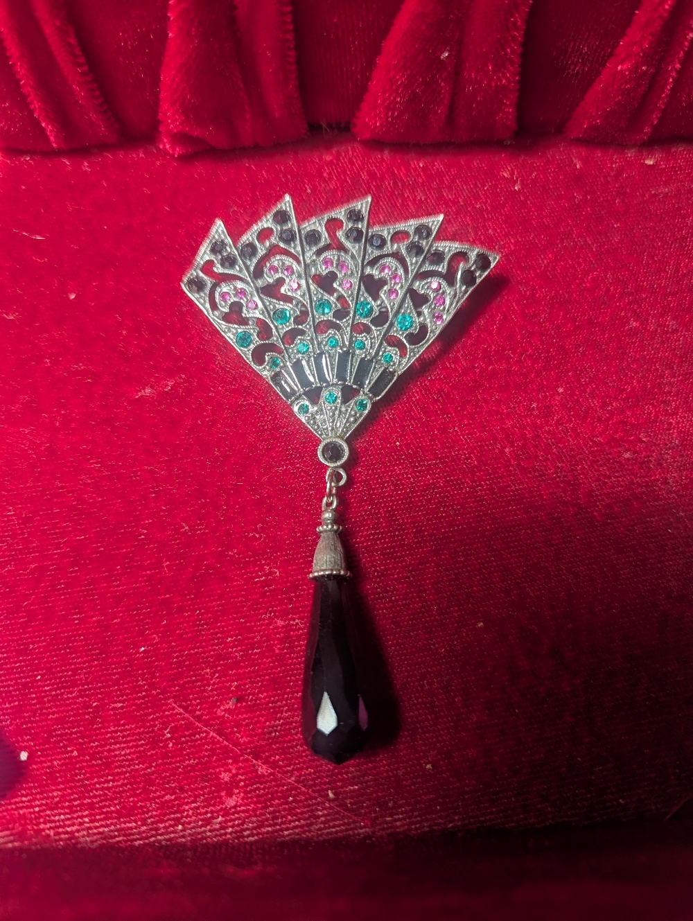 Vintage-Deco Style Sterling Silver Fan Pendant with Black Onyx Teardrop Stone